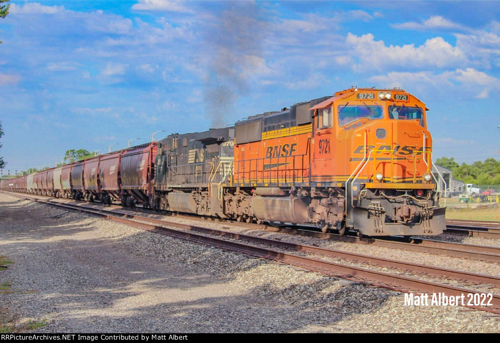 BNSF 9721. Havent seen a Mace leader in awhile so this was pretty neat !